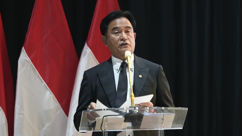 Menteri Koordinator Bidang Hukum, HAM, Imigrasi dan Pemasyarakatan, Yusril Ihza Mahendra, mengapresiasi putusan Majelis Hakim Pengadilan Negeri Tanjung Jabung Timur yang membebaskan lima terdakwa dalam perkara dugaan pencurian buah kelapa sawit.